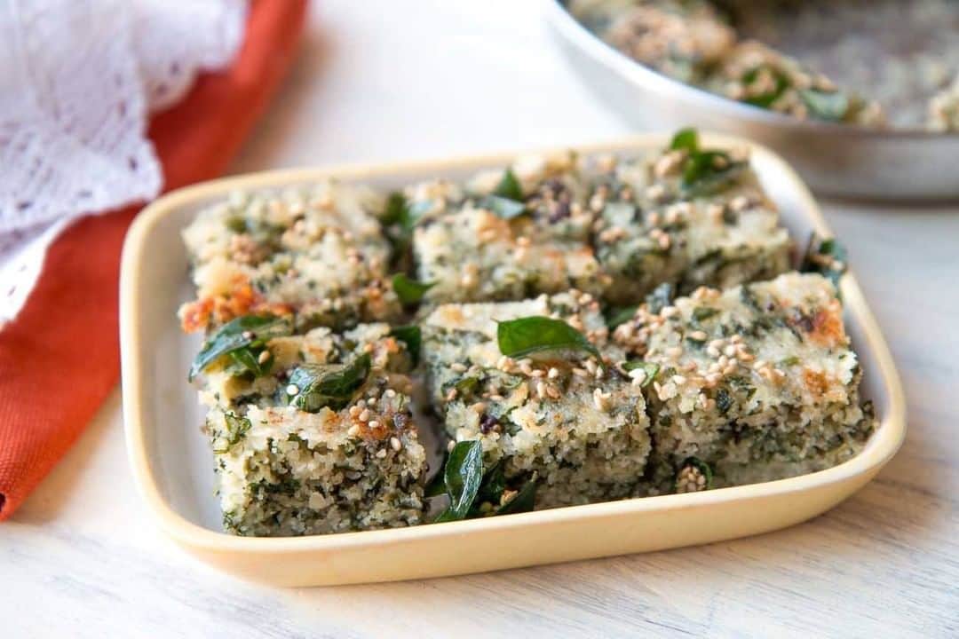Archana's Kitchenさんのインスタグラム写真 - (Archana's KitchenInstagram)「The Amaranth Sooji & Oats Dhokla Recipe is a delicious steamed cake made with a blend of greens, semolina and oats. It makes a very wholesome and nutritious variation from the traditional Sooji Dhokla that is often made.   Serve it along with Green Chutney for a wholesome breakfast. Get the recipe from the smart.bio link in my profile @archanaskitchen . . . . . #recipes #easyrecipes #breakfast #Indianbreakfast #archanaskitchen #healthylifestyle #eating #highprotein #breakfastclub #cheesetoast #cheesechilli #Cheesechillitoast #homemadefood #eatfit #cooking #food #healthyrecipes #foodphotography #recipeoftheday #comfortfood #deliciousfood #delicious #instayum #food」11月21日 12時36分 - archanaskitchen
