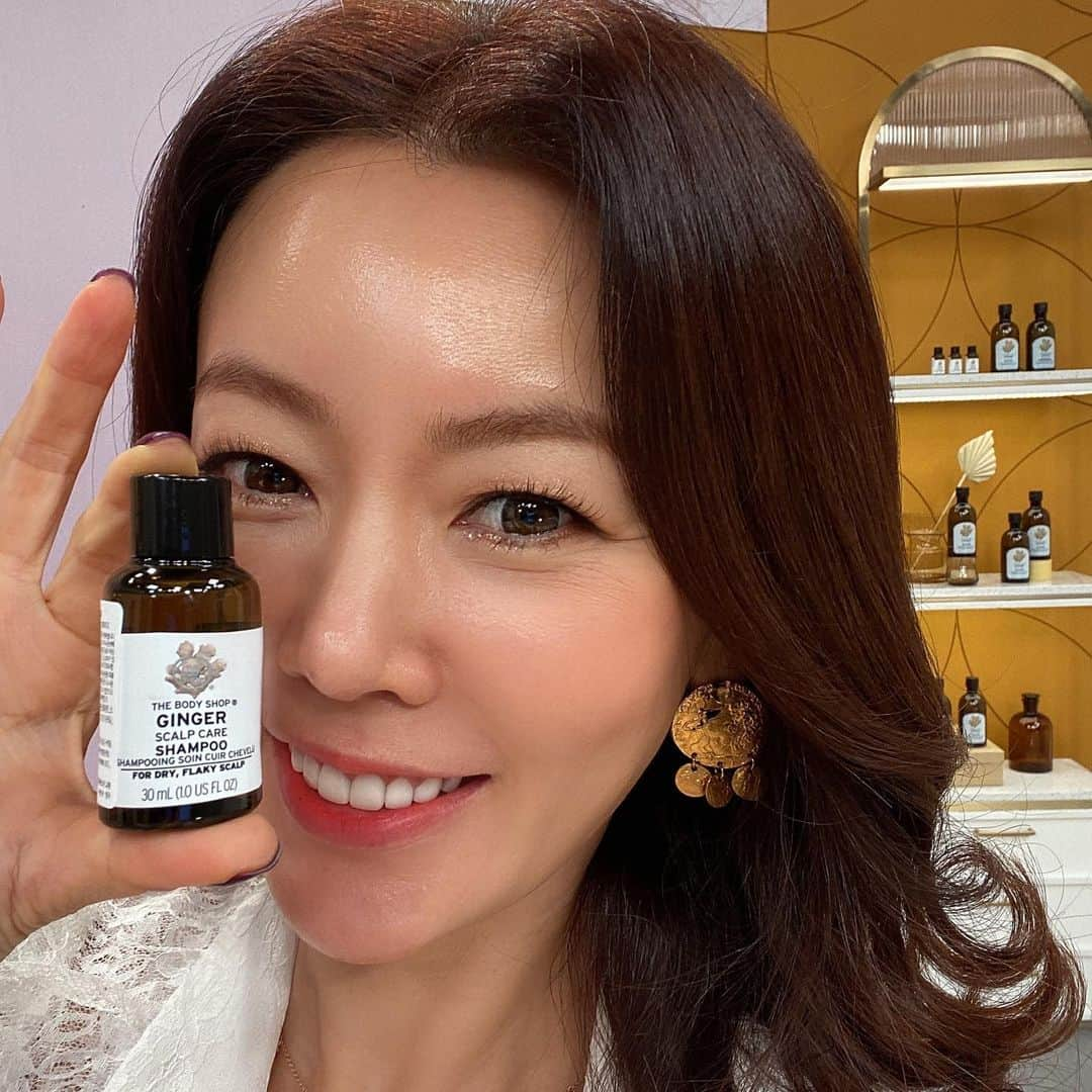 アン・ソニョンさんのインスタグラム写真 - (アン・ソニョンInstagram)「#최초생방송  #thebodyshop  #진저샴푸  잠시후 #현대홈쇼핑 생방송으로 만나요❤️  오늘 최초로 드리는 #무료체험 용량도 완전👍👍  꼭 챙기세요❤️  😍😍😍😍😍😍😍😍😍😍😍😍😍  으와 말되안돠게 높은 목표였는데!!!  초대박 치며 거의 100% 달성하고 퇴근합니드아💯💯💯  생방송 같이 보고 응원해주신분들 감사합니다아🙏🏻」11月21日 12時39分 - anney_an_love