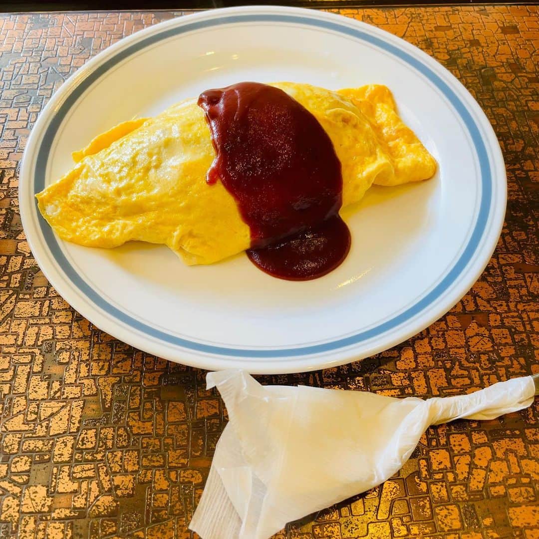 のインスタグラム：「オムライスも猫も #喫茶店 #三ノ宮」