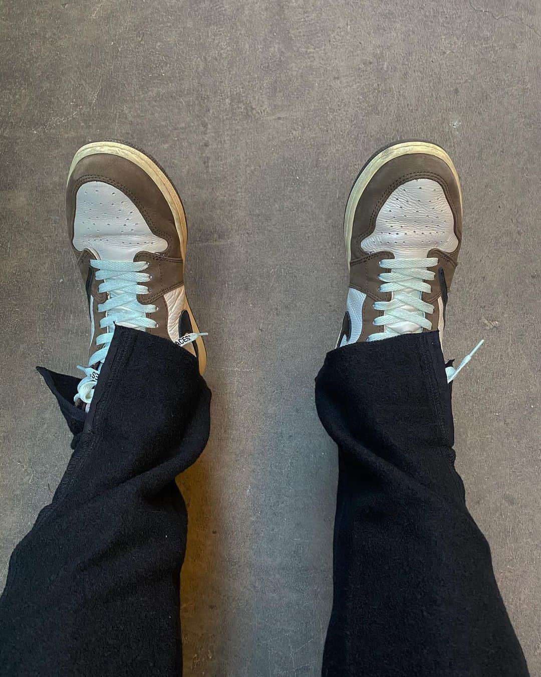 三田真一さんのインスタグラム写真 - (三田真一Instagram)「Travis Scott × Nike Air Jordan 1 Retro High OG SP。  紐をペパーミントに替えました。  @jumpman23  @wataru_ohzeki  @kilscope   @facetasmtokyo  @ochiaihiromichi」11月21日 13時30分 - mitershinichi