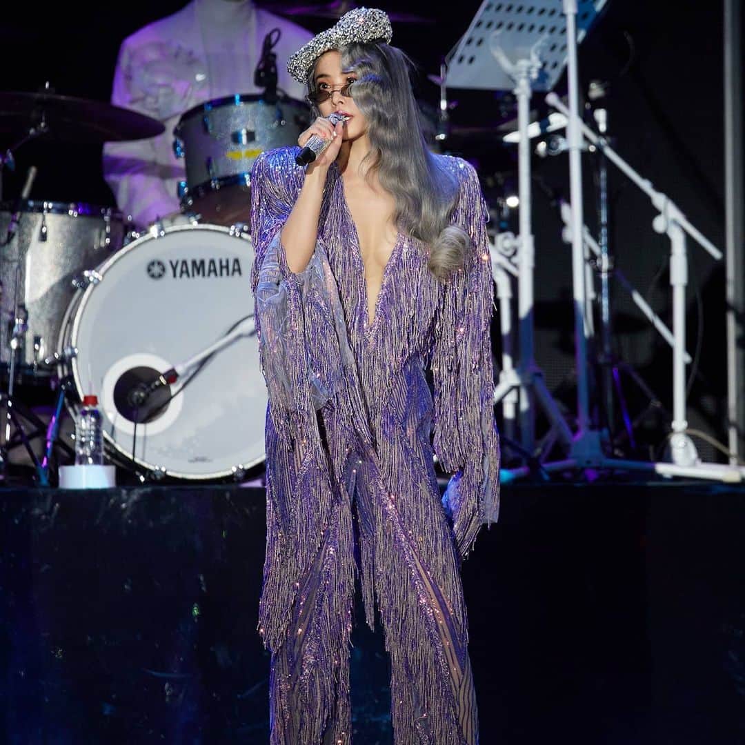 ジョリン・ツァイのインスタグラム：「昨夜星辰  #uglybeautytour高雄 #uglybeauty #actfive #高雄巨蛋 #teamjolin #uglybeautytour  @seyit.ares @seyitares @rinaldyyunardiofficial @rinaldyyunardi @theclique.hk」
