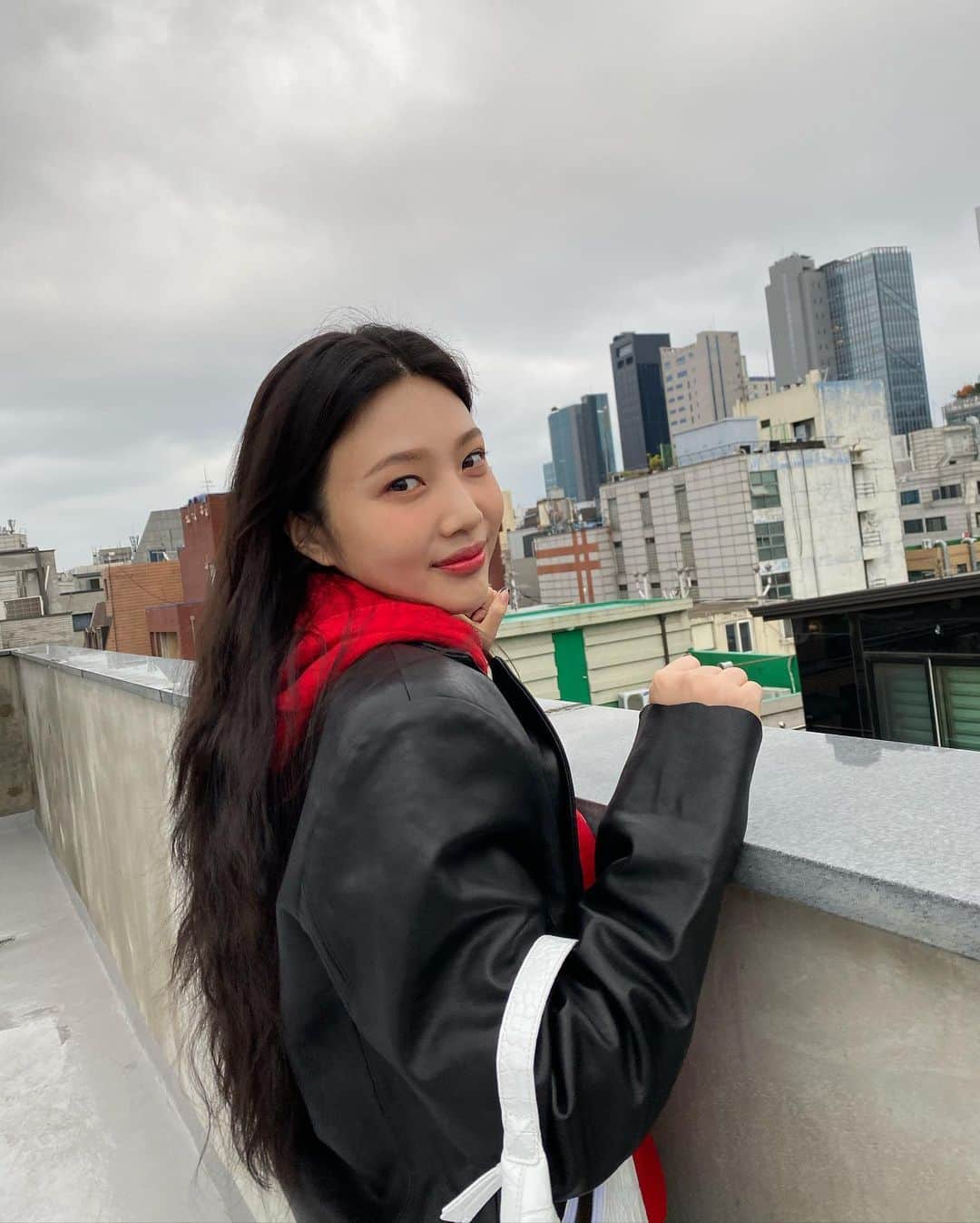 ジョイ（パク・スヨン ）さんのインスタグラム写真 - (ジョイ（パク・スヨン ）Instagram)「📸🖤」11月21日 13時33分 - _imyour_joy