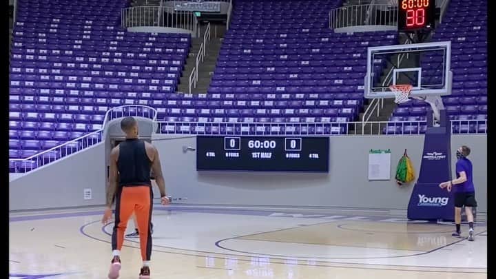 デイミアン・リラードのインスタグラム：「Feels good to be home. #WeAreWeber #SamePlay3XPerDay」