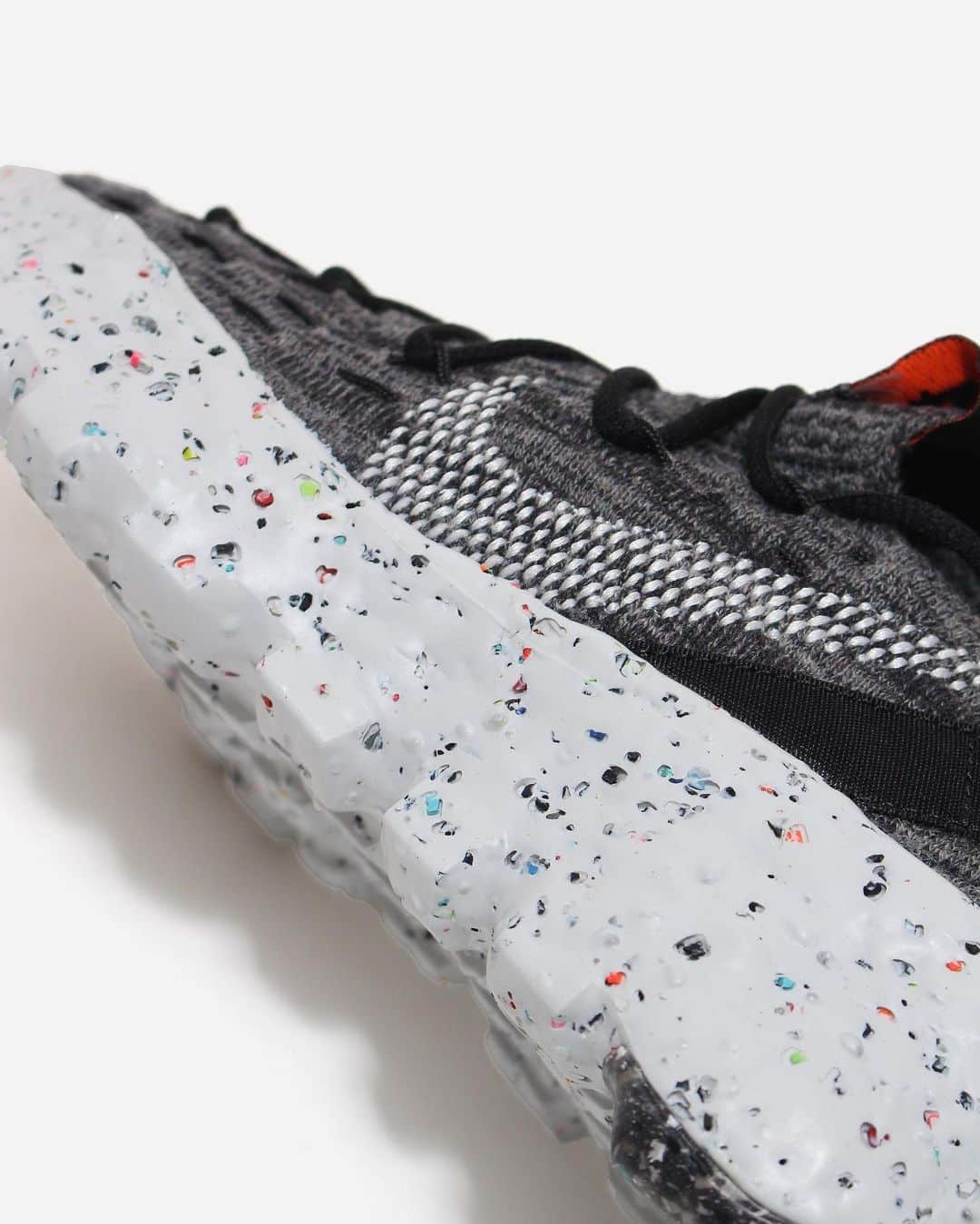 A+Sのインスタグラム：「2020. 11. 23 (mon) in store﻿ ﻿ ■NIKE WMNS SPACE HIPPIE 04﻿ COLOR :IRON GREY/PHOTON DUST-BLACK﻿ SIZE : 23.0cm - 25.0cm﻿ PRICE : ¥14,000 (+TAX)﻿ ﻿ Space Hippieは、廃棄物の再生ストーリー。 スペース ヒッピー 04では、アッパーからアウトソールまで、全体重量の25％以上にリサイクル素材を使用しています。 コレクション内で最も軽量なモデルであるだけでなく、二酸化炭素排出量も最少に抑えることに成功。 「Space Waste Yarn」のアッパーには、ペットボトル、Tシャツ、糸の廃棄物からリサイクルしたポリエステル素材を重量の約75％使用しています。 Nike Grindと複数のフォームを融合。柔らかいCrater Foamミッドソールで、安定性とユニークな美しさを実現。﻿ ﻿ Space Hippie is a waste regeneration story. Space Hippie 04 uses recycled materials for more than 25% of its total weight, from the upper to the outsole. Not only is it the lightest model in the collection, it also succeeds in minimizing carbon dioxide emissions. The upper of "Space Waste Yarn" uses about 75% of the weight of polyester material recycled from PET bottles, T-shirts, and yarn waste. Fuse Nike Grind with multiple forms. The soft Crater Foam midsole provides stability and unique beauty.﻿ ﻿ #a_and_s﻿ #NIKE﻿ #NIKESPACEHIPPIE﻿ #NIKESPACEHIPPIE04﻿ #MOVETOZERO﻿ #SUSTAINABLE」