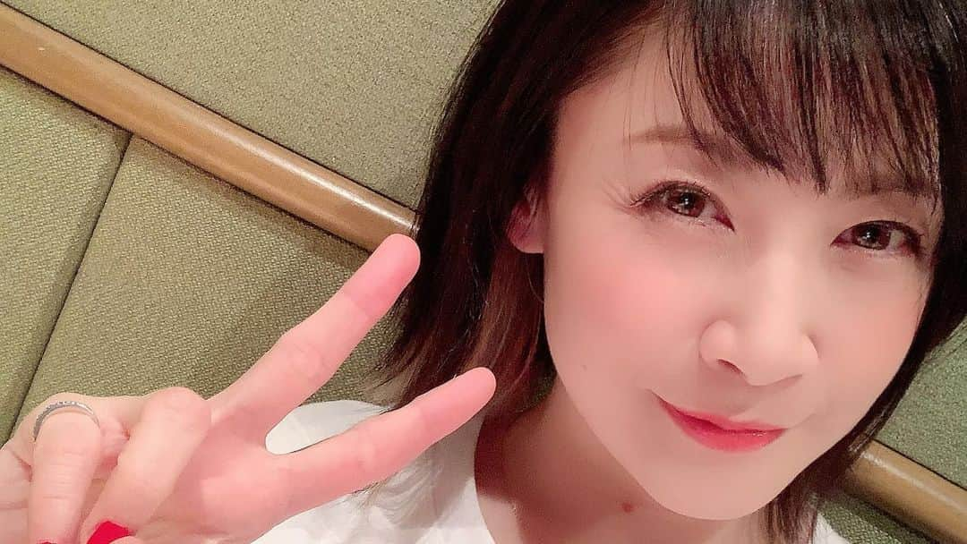 美郷あきさんのインスタグラム写真 - (美郷あきInstagram)「【本人が歌ってみた！】  『true love?』  youtu.be/QNSviPrXKxY  「くちびる白昼夢」のc/w曲♪  作詞 : 畑亜貴 さん 作曲・編曲 : 岡ナオキ さん 歌 : 美郷あき  歌録り&MIX : kakeyan さん ヘアメイク : 大橋ちゃん  タイアップ曲ではありませんが お気に入りの一曲です💖 聴いてもらえたら嬉しいです☺️  #youtube #youtubechannel #youtubevideo #newmovies  #歌ってみた #歌ってみた動画 #本人 #truelove #akimisao #美郷あき」11月21日 13時39分 - misatoaki