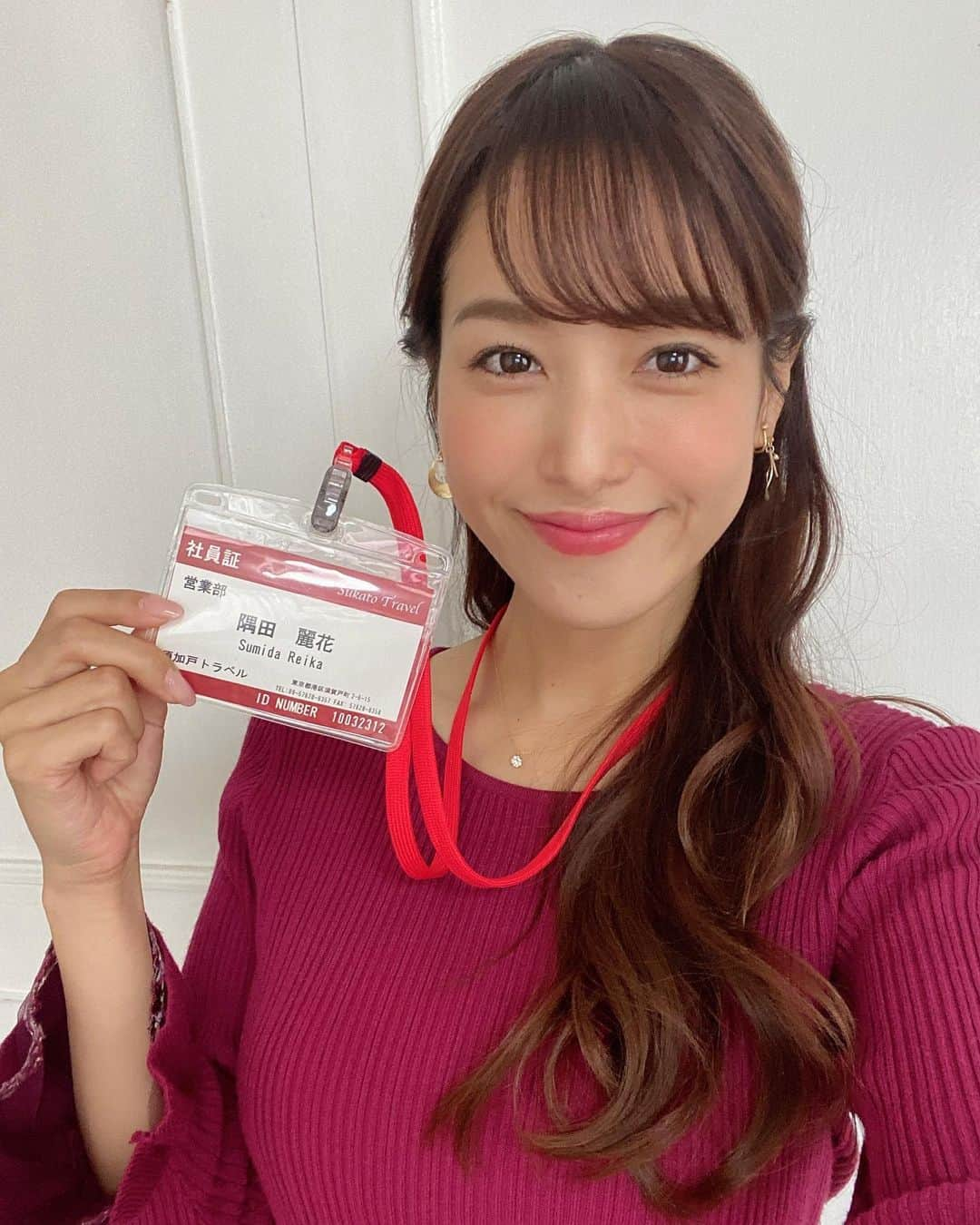 鷲見玲奈さんのインスタグラム写真 - (鷲見玲奈Instagram)「. あさって11月23日よる8時からの「スカッとジャパン」のVTRに出演します✨ . 私は隅田麗花という計算高い八方美人の悪女役👿🖤 . フリーになって初めての演技で、セリフも多かったので本当に緊張しました…！ どうなっているか私自身も不安ですが、ご覧頂けると嬉しいです✨ . 共演させて頂いた駒井蓮さん、日比美思さん、櫻井麻七さん、山本真由美さん、山口森広さん、エキストラのみなさん。 そして、温かく見守って下さったスタッフのみなさん、ありがとうございました😌 . . . #スカッとジャパン #須加戸トラベル #2枚目は麗花のデスク #スムージー」11月21日 13時39分 - sumi__reina