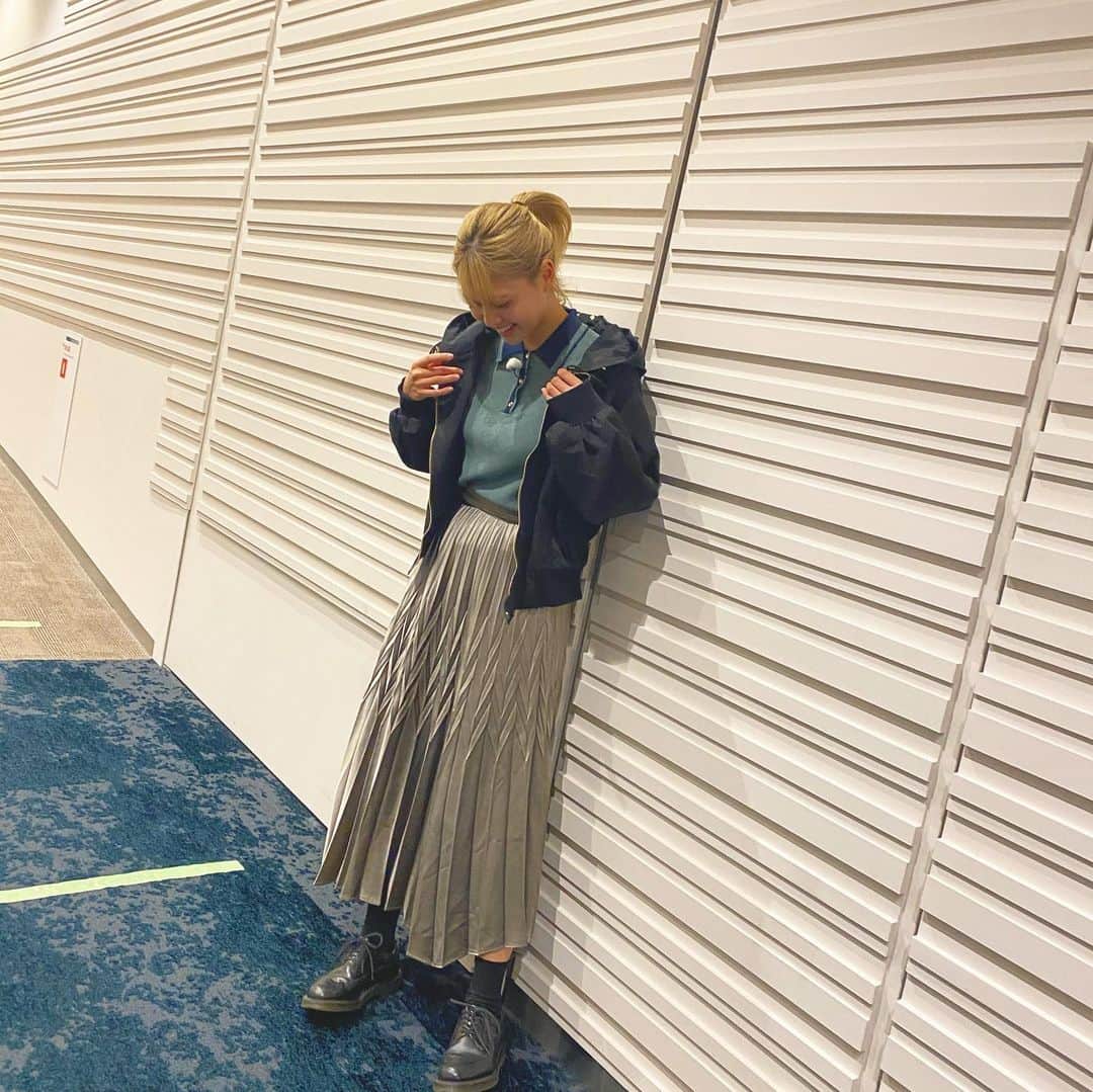 のインスタグラム：「* ブランチロケ衣装👗 1枚目 @loveless___official  2枚目 @cast_colon  #王様のブランチ #tbs#erika」