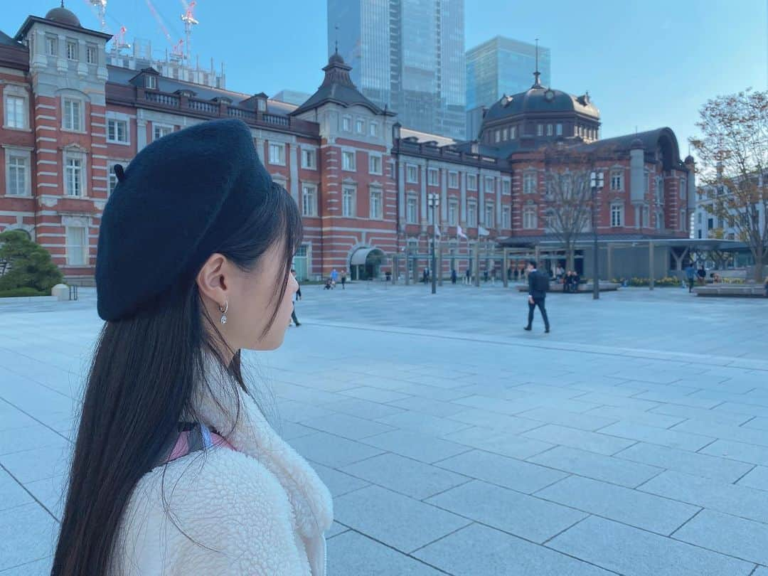 貞野遥香さんのインスタグラム写真 - (貞野遥香Instagram)「☆﻿ 東京駅！🗼✨﻿ ﻿ (写真のときだけマスク外してます😷)﻿ ﻿ ﻿ ﻿ ﻿ 今までに何度か東京行ってるけど、﻿ ﻿ 東京駅は何気にはじめて…😳💦﻿ ﻿ ﻿ ﻿ テレビでみたことあるとこや〜✨って感じでした😂(笑)」11月21日 23時42分 - _haruka_sadano06