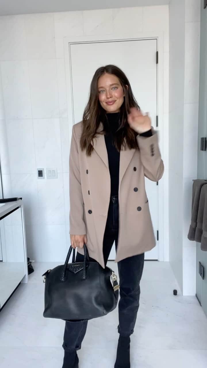 エミリー・DiDonatoのインスタグラム：「Day 2 recreating outfits from the 90’s I found on @pinterest Today’s outfit is inspired by the one and one and only supermodel Linda Evangelista. I love this outfit because it’s simple, chic and I knew I had items in my closet that could work. I think what I like most about recreating outfits like this is that it gets me excited  by items I already have in my closet. Yanno? PS do we like this series? Should I continue?!  Bodysuit @wolford  Jeans: @prettylittlething  Blazer: @thefrankieshop  Shoes: @zara  Bag: @givenchyofficial」