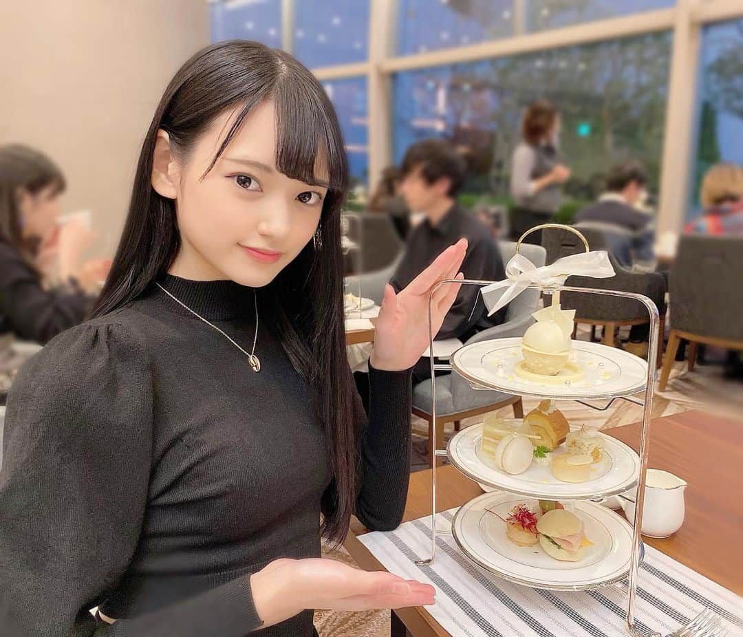 八掛うみさんのインスタグラム写真 - (八掛うみInstagram)「🍓♡  #八掛うみ#av女優#プレステージ#アフタヌーンティー」11月21日 23時44分 - yatsugake_umi