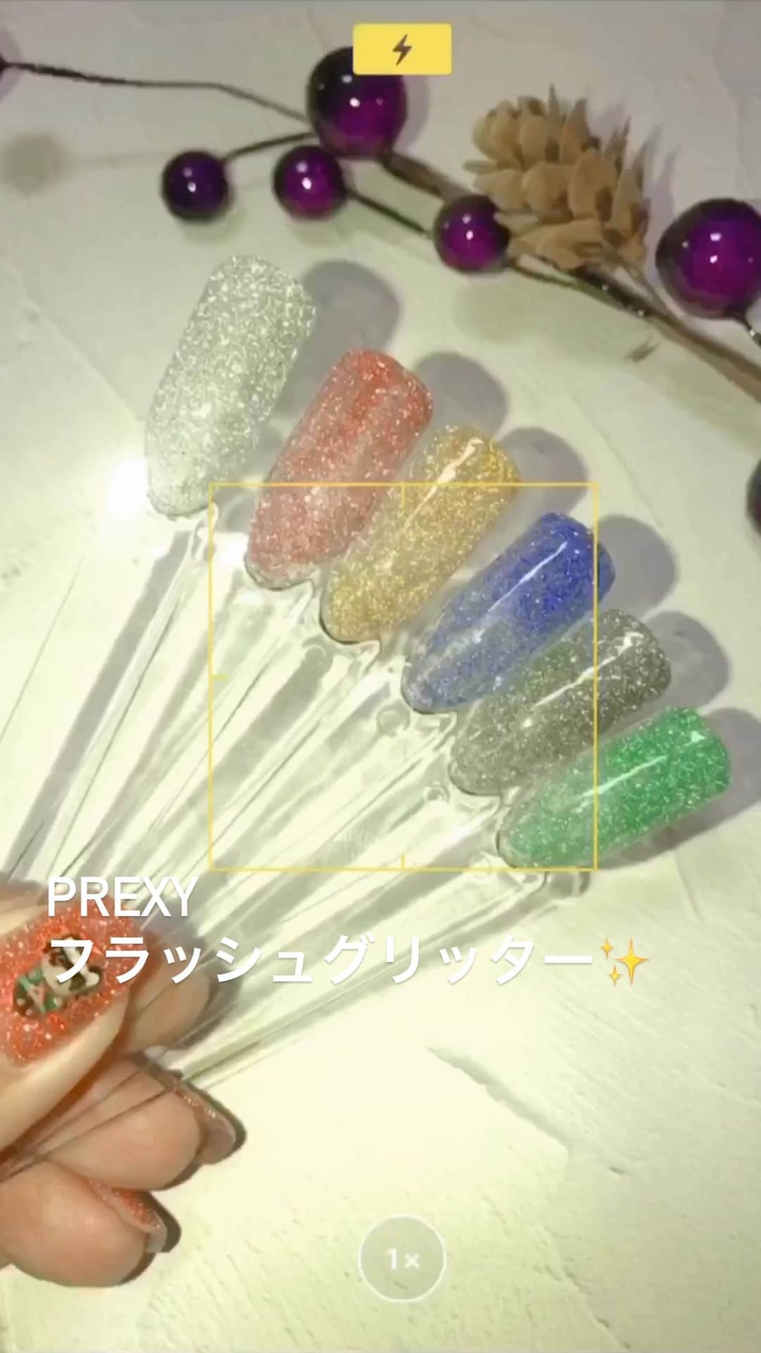 なかやまちえこのインスタグラム：「@prexyofficial カメラのフラッシュで光るフラッシュグリッター✨⠀ ⠀ #nail #nails #nailart #ネイル #美甲 #ネイルアート  #japanesenailart #manucure #japanesenails #manicurist #gelnails #أظافر #네일아트 #미용 #vẽmóng #ngườiđẹp  #เพ้นท์เล็บ #искусствоногтя #artedeuñas #เพ้นท์เล็บเจล #ジェルネイルデザイン #ネイルデザイン #senikuku #nagelkunst #フラッシュネイル #flashnails #グリッターネイル #ラメネイル #glitternails」