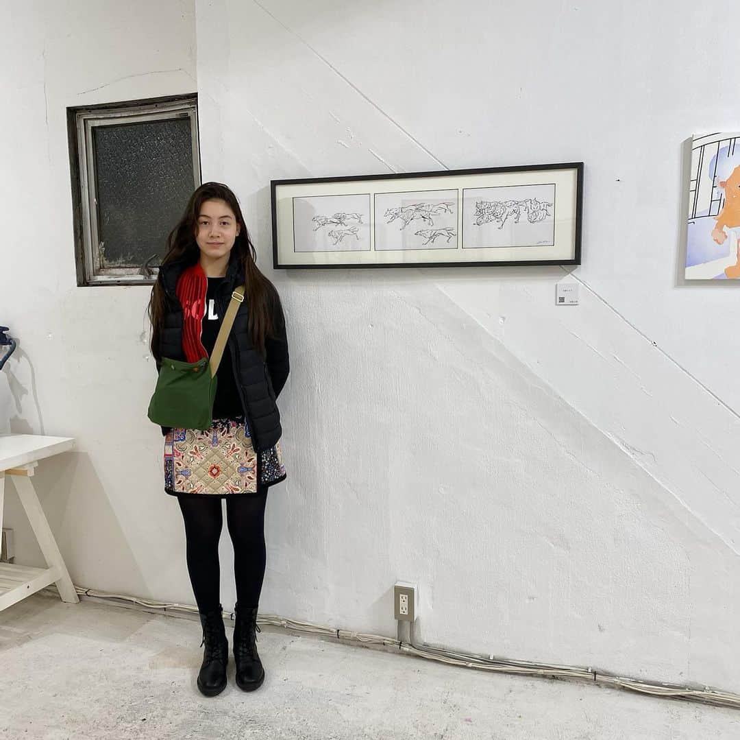 LiLi （矢野り々子）さんのインスタグラム写真 - (LiLi （矢野り々子）Instagram)「100人展に行ってきました😊🙏🏻❤️﻿ ﻿ 改めて、こんな素晴らしいアーティスト100名の中に選ばれて嬉しかったです✨✨﻿ ﻿ 笑顔がカチカチです🤖😆﻿ ﻿ ﻿ 🙂100人展🙃﻿ ﻿ 2020.11.20〜12.09 ＠馬喰町ログズビル﻿ ﻿ ﻿ JAAT（日本アートテック協会）主催の企画展✨﻿ ﻿ 100名のアーティストの作品が一律10万円で展示販売される企画です。﻿ ﻿ 選出作品一般販売、オンラインオープン﻿ 11月20日（金）〜12月20日（日）﻿ エキシビション@馬喰町ログズビル﻿ 11月20日〜12月9日（水）﻿ ﻿ ぜひ足をお運びください🙂🙇🏻‍♀️﻿ ﻿ 〒103-0003 東京都中央区日本橋横山町7-14 横山町ログズビル1F  #100人展 #100人10 #矢野り々子」11月21日 23時55分 - liliko.y
