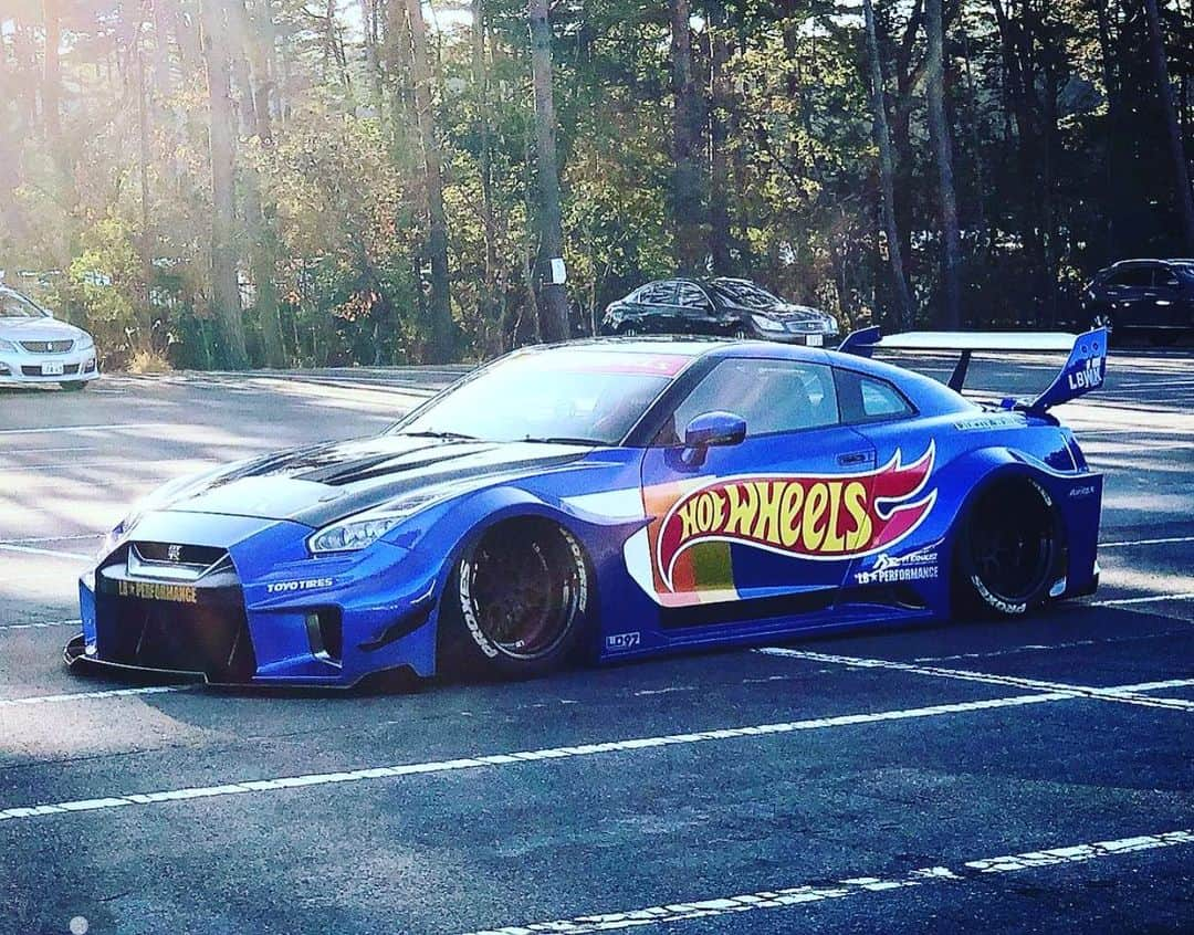 Wataru Katoさんのインスタグラム写真 - (Wataru KatoInstagram)「LIBERTY WALK 　　LBWK LB★silhouette works hot Wheels car japan😊  来年2021年から始まるLB★silhouette works hot Wheels mini carに向けてのconcept carの誕生🙂  @hotwheelsofficial  @hotwheelsdreamteam  @nissan @nissanjapan  @nissan  @libertywalkkato #nissan#nissangtr#libertywalk#libertywalkkato #bride#spherlight #stancenation #hobby #fivextires #drift#widebody#lbworks#supergt #lbwk#ltmw#fiexhaust #airrexsuspension #ld97forged #nissangtrr35 #semashow#madmike#libertywalkeu#」11月21日 23時49分 - libertywalkkato