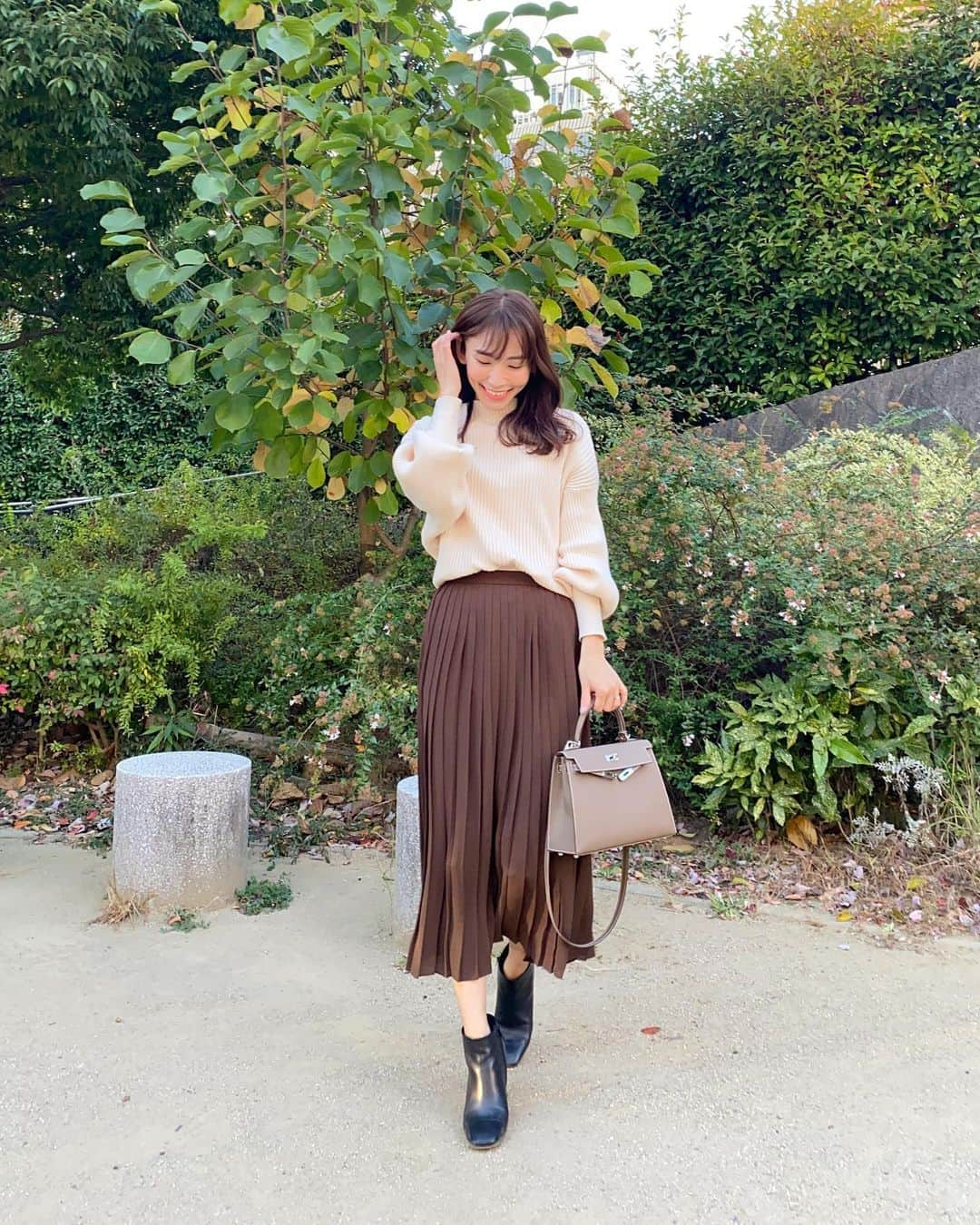 shizuka.watanabeさんのインスタグラム写真 - (shizuka.watanabeInstagram)「♡♡♡ ・ ・ 今日はゆっくりと過ごした1日〜！ ・ 昨日のドラえもんとsexyzoneのride on time観て 涙腺崩壊したよ😭🧡 なので、目元が多少腫れ気味〜笑 ・ ・ トップスは　@rectangle_official もちもちとした柔らかい素材で着心地が良いニット！！ ・ 首元を綺麗に見せてくれるスッキリとしたボートネックが好き💛 ・ 今ならzozotownの1000円offクーポンがあるみたいだよー！！ ・ ・ ・ ・ #pr  #きれいめコーデ #きれいめカジュアル #女の子ママ #姉妹ママ #大人コーデ #大人カジュアル #30代ファッション #30代コーデ #30代 #오오티디 #옷스타그램 #데일리록」11月21日 23時55分 - shizuka.watanabe