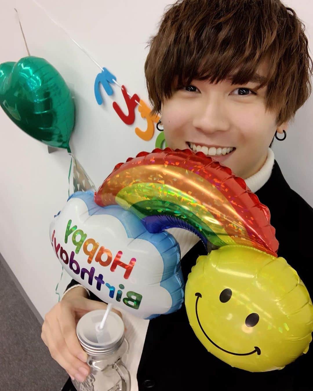 のインスタグラム：「バースデー配信楽しんでいただけたでしょうか⁉︎ とっても素敵な1日、誕生日を過ごすことができ、皆さんに感謝しております。 配信中でリセットといいましたが、皆さんへの想いは変わらず、新しい気持ちで29歳の歳を迎えていきたいと思います。  これからも何卒、応援程よろしくお願いいたします‼︎」