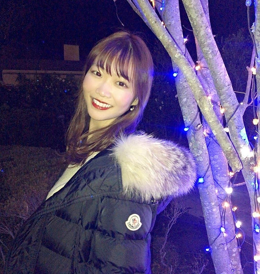 齋藤佳穂のインスタグラム：「いよいよダウンの季節🌟 おやすみ前にかポチ投票よろしくお願いします🥺  #ミスキャン #ミスコン #イルミネーション #ダウンコート #ダウンジャケット #キラキラ #イルミネーション🎄」