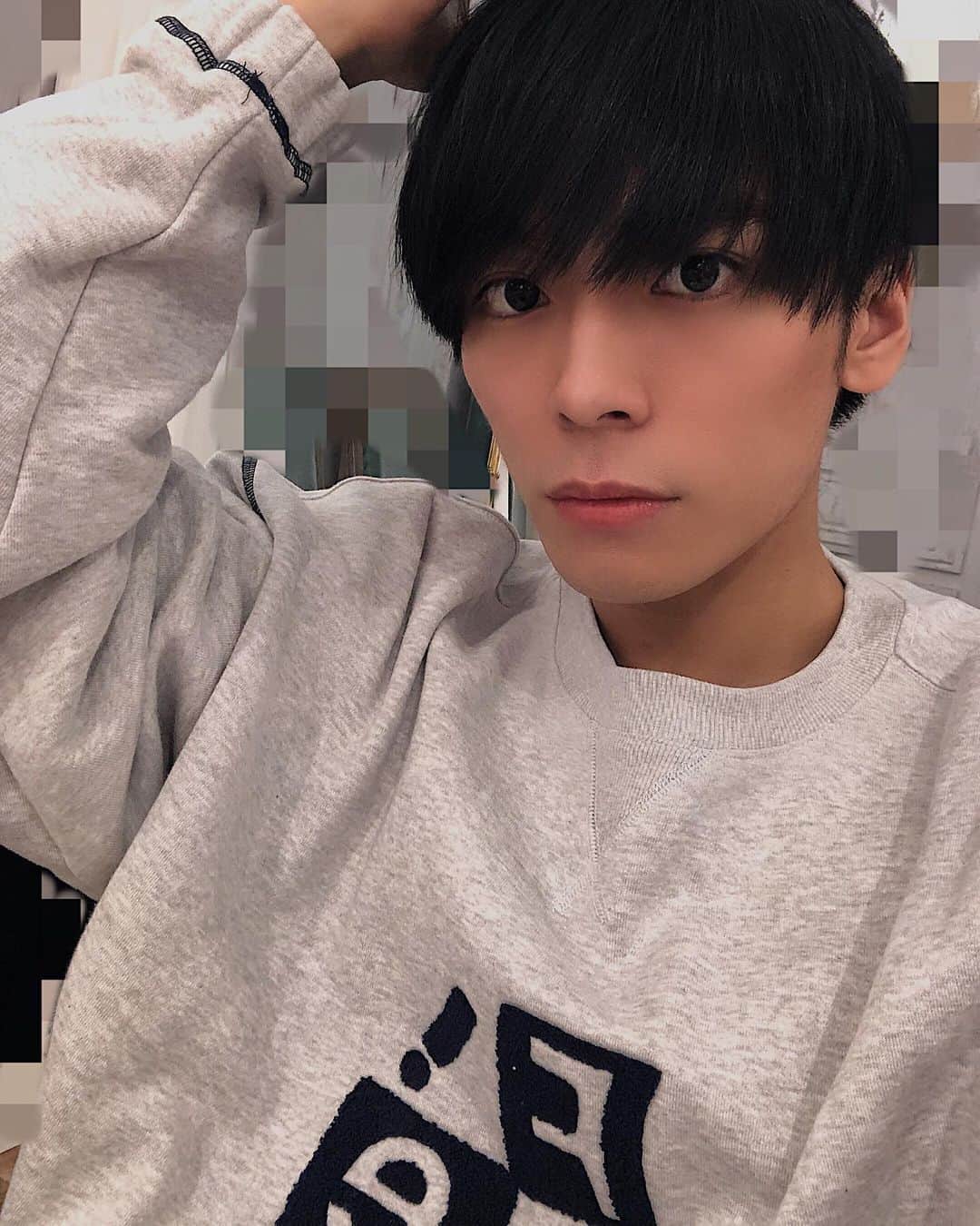 岡田隆之介のインスタグラム：「今年は後何回ライブができるのだろう🤔 後何回今年みんなに会えるんだろ〜☺️ . Twitterにはよく載せてるけど、インスタでは久しぶりの自撮り投稿だ！ . . . . . . . #instagood #instalike #like4like #like #ootd #ootn #followme  #halloween #halloweenmakeup #モデル #サロモ #サロンモデル #メンズファッション #ファッション #お洒落さんと繋がりたい #韓国好きな人と繋がりたい #ファインダー越しの私の世界 #フォロミー  #いいねした人で気になった人フォロー #黒髪 #マッシュ男子 #雰囲気好きな人いいね #雰囲気推してください  #いいね返し #アイドル  @alwaysfinethe」