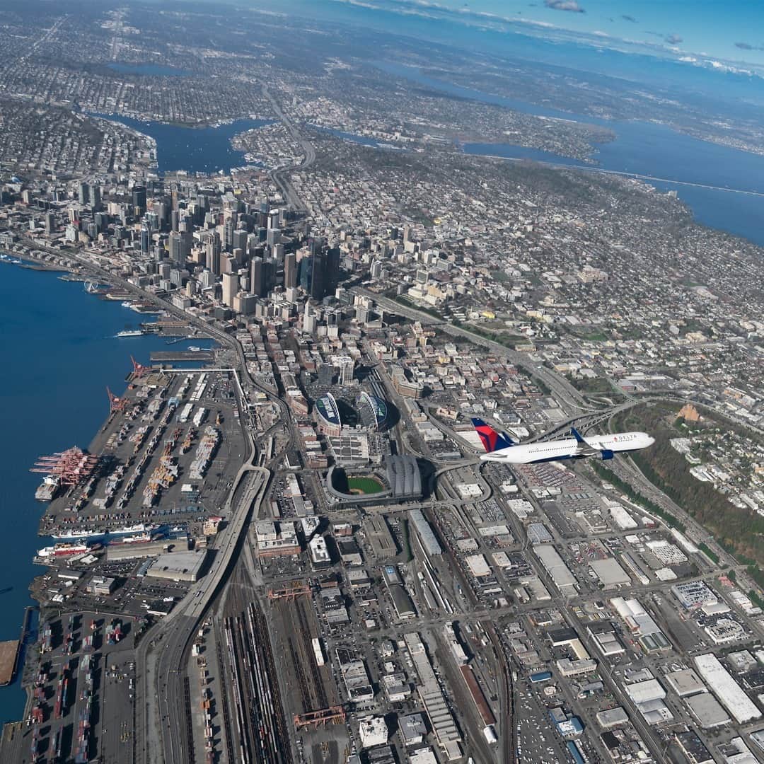 デルタ航空のインスタグラム：「The only time we’ll say we’re over Seattle.」
