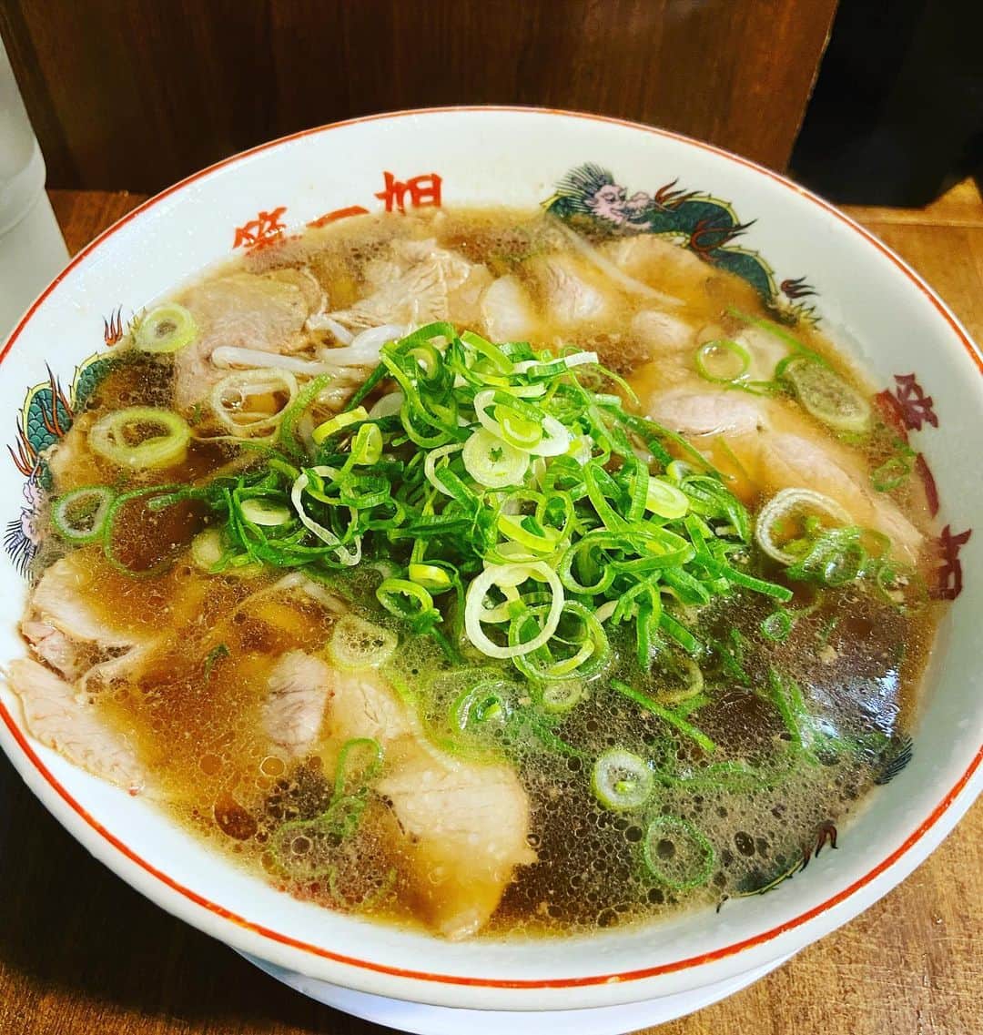 進祐哉のインスタグラム：「第一旭🍜🧎‍♂️」