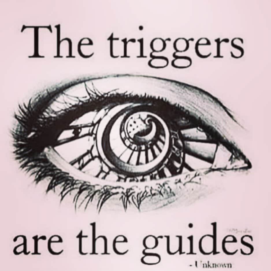 デイヴ・フランコのインスタグラム：「This has been a hard lesson for me, but I’m slowly coming around.   Next time you get triggered, try to look at the thing or person that triggered you and ask yourself:  Where am I being #guided to?  What is the #lesson?  What is the #message?   Then open your ❤️ & #listen !   #guides #triggers #selfhealer #psychologyfacts」