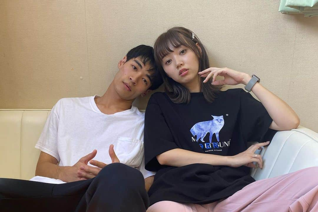 江野沢愛美さんのインスタグラム写真 - (江野沢愛美Instagram)「ドラマ5話は拓也と組ませてもらいました。 1番に迷わず選んでくれてありがとう☺︎ たくやはすごいね。  友達だからこそあえて選べなくて、 友達だからこそ組んでみたかったからほんとに嬉しかった。 キスエチュードで先生に褒められた時にそう思いました。  放送で拓也が言ってくれてた、 "勝ちに行きたい、主役が取れる相手は愛美しかいない" そこで8人中最後のくじ順なのに1番引いて そして選んだ理由までええ男すぎるぜ。 わたしには稽古場で直接伝えてくれていました。心底嬉しすぎたと同時にうちらがやるしかねぇな！と私を熱い気持ちにさせてくれました。  放送以外でも落ち込んだ時はすかさず隣に座ってくれて、 気分のちょっとの差も気づいてくれる この人は四方八方に目がついてるんだろうかと思うことばかり。  だからこそ発表の後、私の隣で喜ぶ拓也を観て本当に本当に嬉しかった。  ペア決めの瞬間から大きな心と凄いパワーで私を引っ張ってってくれました。有言実行さすがでした！！！  ペア決めだけではなく ドラマまでも引っ張って連れてってくれてありがとう。 出会ってくれてありがとう、いい戦友、いい友達に出逢いました。 ドラマのオフショは次の投稿で✌︎  #最後の写真のシーンすき！ #先生がとてもよかったからそのまま撮影やってきてって笑ってくれた #この笑顔の先生を観たくて主役取りたいのもあるんです」11月22日 0時05分 - enosawa_manami