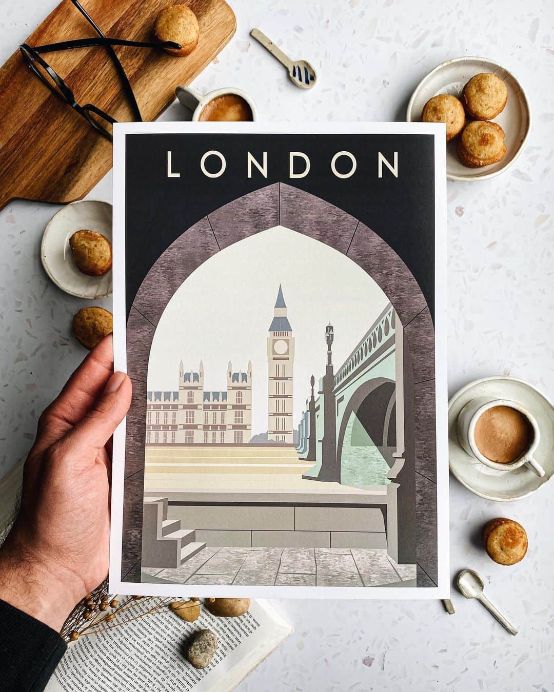 @LONDON | TAG #THISISLONDONさんのインスタグラム写真 - (@LONDON | TAG #THISISLONDONInstagram)「🎄 Christmas Inspo... Our good friend @a_ontheroad has done an incredible job launching @PaperAndCities which for Alex was about bringing #London a little bit closer to people’s home. 🤗 His new prints and stationery range are a source of great memories from a previous trip to our beautiful city, a neighbourhood they especially loved or simply a place that they would want to remember and look forward to visiting again. ☺️ With the lockdowns restricting travel to and from London it feels all the more poignant, but hopefully also a source for great inspiration to visit again in the future. 🙏🏼 In the mean time please check out Alex’s collection on @paperandcities! Great work Alex! 🙌🏼❤️💪🏼🙏🏼🇬🇧  ___________________________________________  #thisislondon #lovelondon #london #londra #londonlife #londres #uk #visitlondon #british #🇬🇧 #londonchristmas」11月22日 0時07分 - london