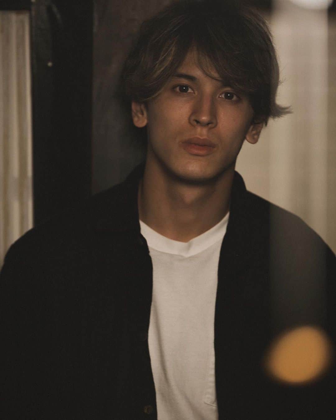 才川コージのインスタグラム：「ドラ恋　第9話 ありがとうございました。  オンタイムで観たんだけど、 悔しいけど2人のドラマが素敵だった！ おめでとう！改めて気合い入った！  明日の朝9時〜　テレビ朝日 「仮面ライダーセイバー」  是非、みてください。  おやすみー！ #ドラ恋　#仮面ライダーセイバー」