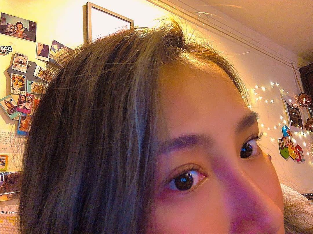 安柏兒のインスタグラム：「現在才看 這！就是街舞  是不是偏晚了 熱血沸騰欸🔥🔥🔥  讓睫毛休息喘口氣 謝謝幫我卸睫毛&首次角蛋白體驗 好久沒看到純粹真睫毛的樣貌  沒想到 睫毛⋯還蠻長的嘛😂  @evolrich @evolrich.nail.boo @evolrich.beauty.boo  老闆娘開太多家了不知道要Tag什麼啦!!!!!!!到底哪個～～!!💢 @evolrich_evelyn」