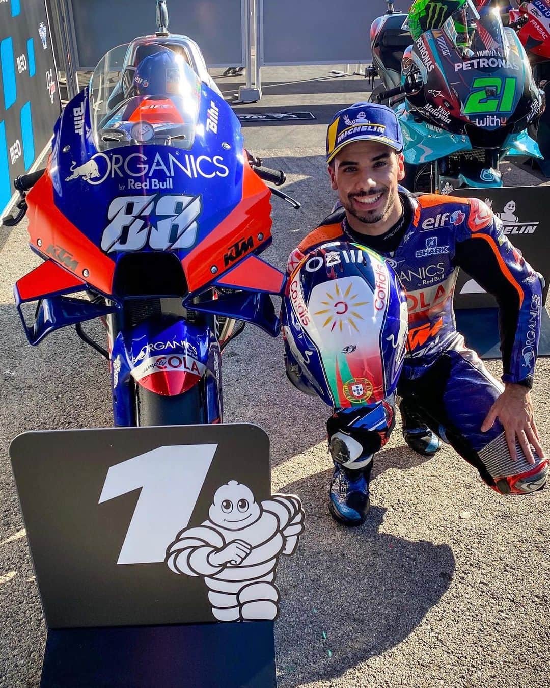 MotoGPさんのインスタグラム写真 - (MotoGPInstagram)「The first Portuguese poleman 🇵🇹 in the Premier Class 👏 Home hero @88migueloliveira will start his home GP race from pole! 💪 #PortugueseGP #MotoGP #MO88 #Motorcycle #Racing #Motorsport」11月22日 0時22分 - motogp