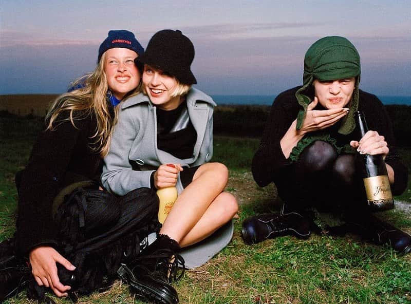 AnOther Magazineさんのインスタグラム写真 - (AnOther MagazineInstagram)「Joyful shots of British youth by Elaine Constantine, 1990s ✨⁠⠀ ⁠⠀ 📸 via youth culture archival account @toughluckuk 🔁」11月22日 0時22分 - anothermagazine