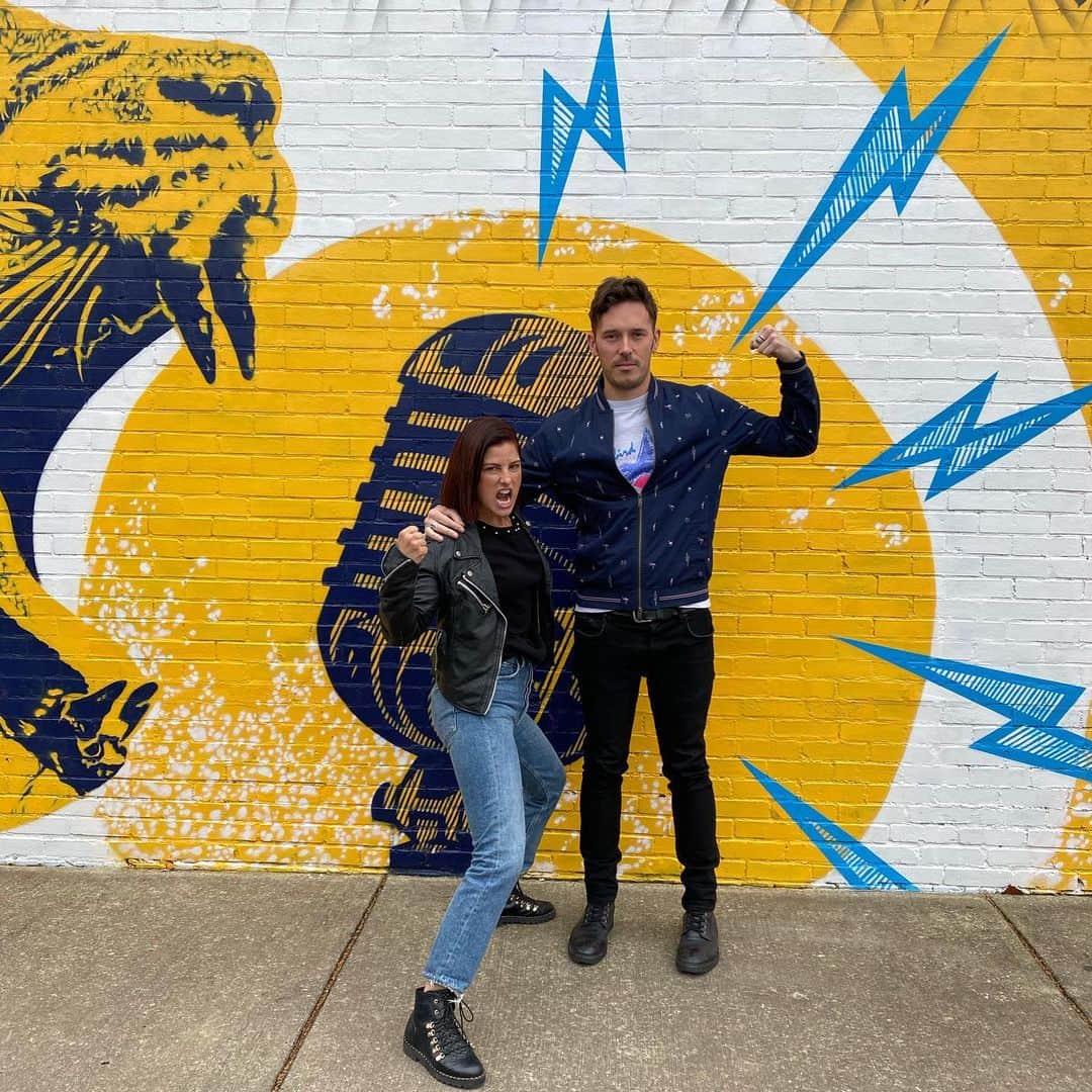 キャサディー・ポープのインスタグラム：「I love you, ya dingus. Happy birthday @sampalladio! Time to celebrate!!」