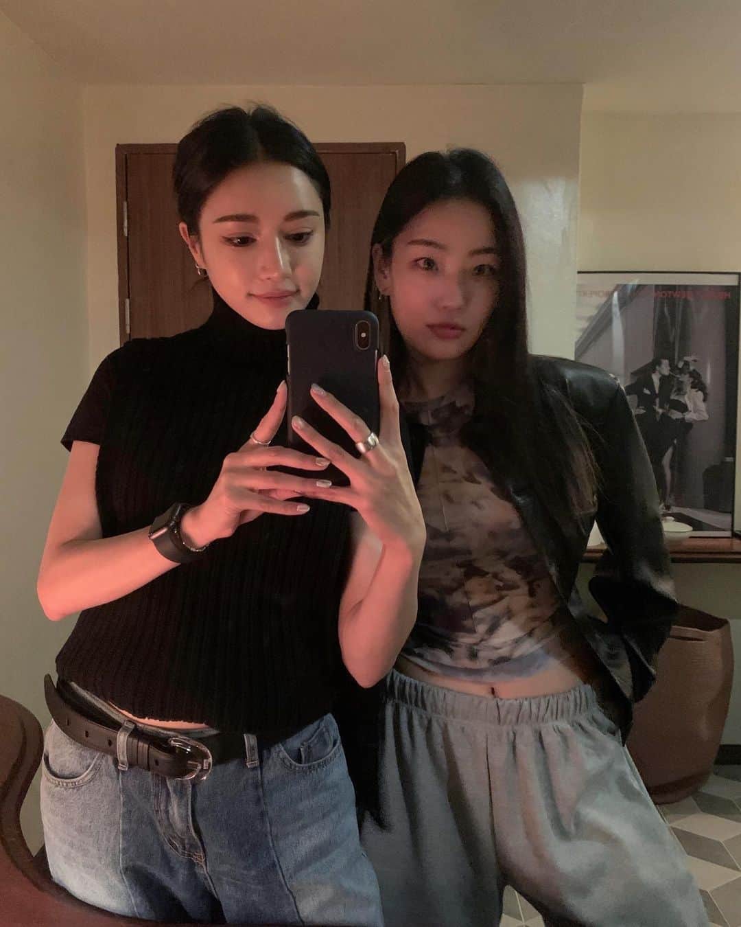 パク・ソラのインスタグラム：「아쉽지만 우린 이만🙋🏻‍♀️ #련종이생일축하해🖤」