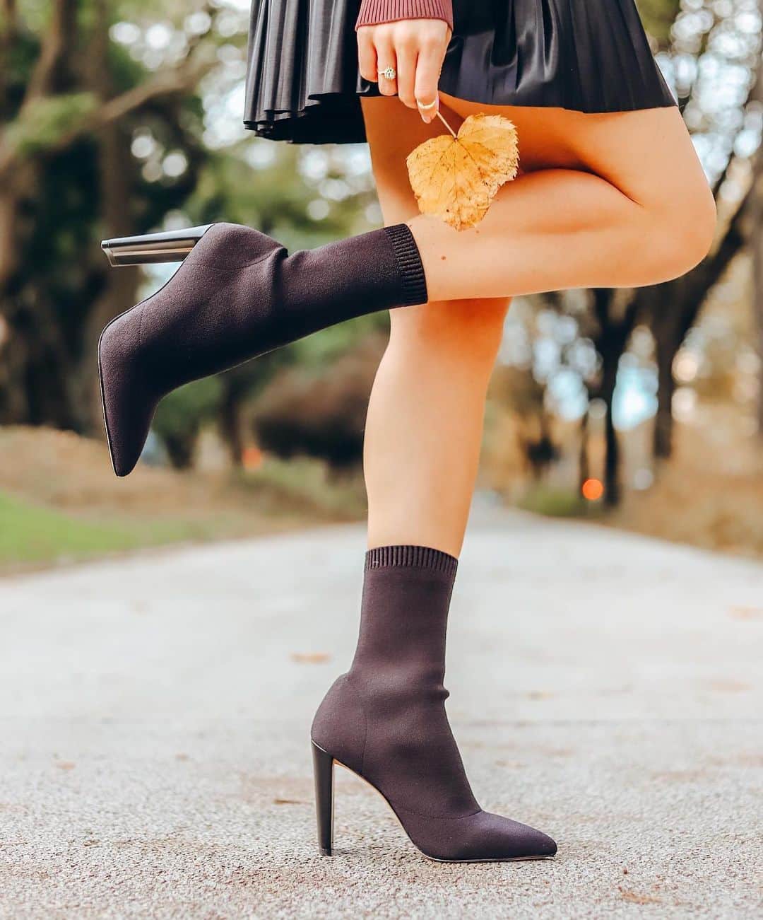 ALDO shoesさんのインスタグラム写真 - (ALDO shoesInstagram)「Style meets sustainability when @silviacatarina wears our latest obsession Deludith, each pair of these sock booties is made with the equivalent of 16 recycled plastic bottles! #AldoPortugal #AldoLovePlanet」11月22日 0時31分 - aldo_shoes