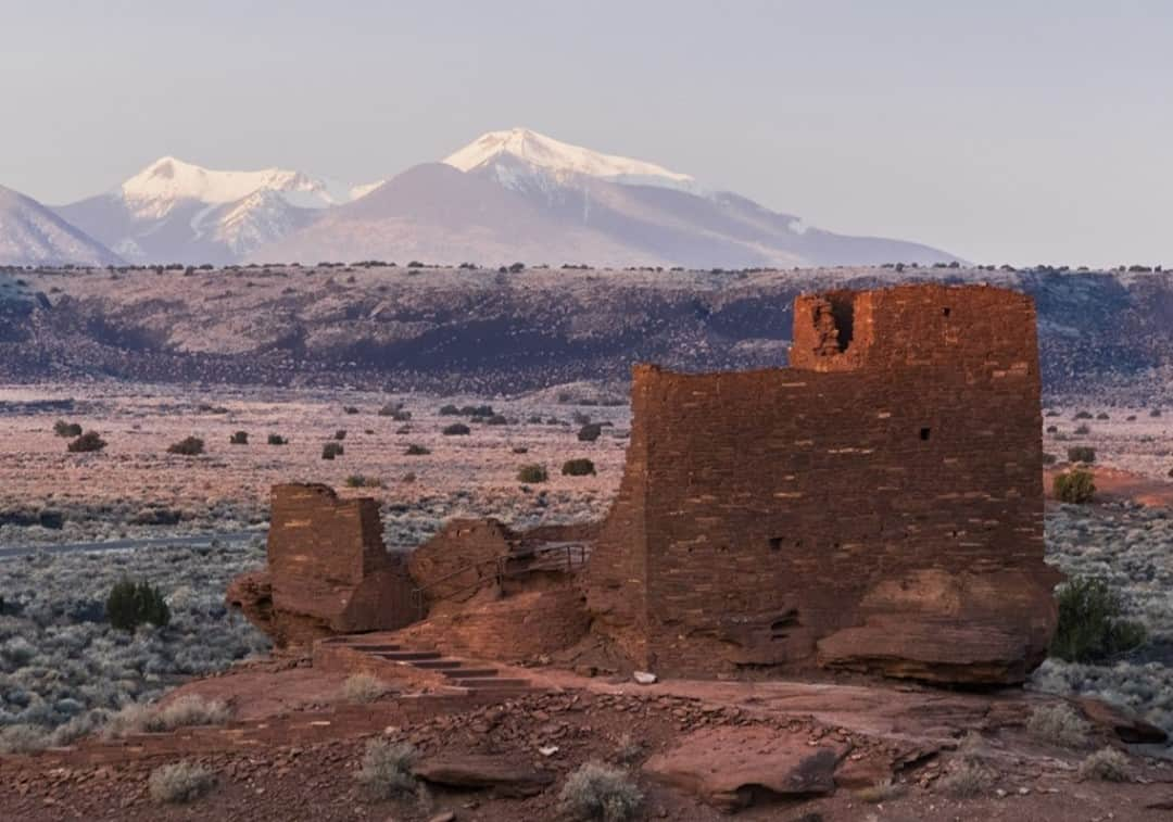 アメリカ内務省さんのインスタグラム写真 - (アメリカ内務省Instagram)「Nestled below the San Francisco Peaks in northern #Arizona, between the Painted Desert and the ponderosa highlands, Wupatki National Monument sits at a cultural and ecological crossroads. Eight hundred years ago, these pueblos would have been filled with laughter, joy, and hope. Turquoise, macaws, shells, and pottery were all brought here as either trade or tribute. Across this quiet landscape, the ancestors of 14 modern tribes built homes, raised families, farmed, traded, and thrived. Today, #Wupatki stands as a living legacy for people who still call this place home. Photo courtesy of Brad Sutton (@texsutton). #usinterior #NativeAmericanHeritageMonth #WupatkiNationalMonument」11月22日 0時35分 - usinterior