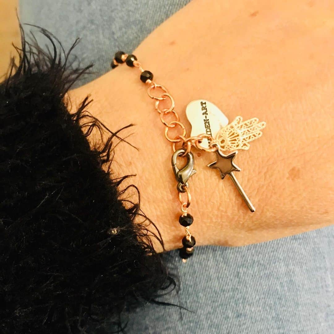 メイデンアートのインスタグラム：「Rosary jewelry obsession 🖤 . Shop from the post👆 .  #rosaryjewelry #rosary #sacredheart #catholic #handmade #archangelbrands #glorybe #chainmaille #handmaderosaries #beadedrosary #ourfather #bracelets #twentydecades #fivedecades #catholicrosary #beadedbracelets #archangelworks #hailmary #rosaries #prayer #jesus #marymotherofgod #rosarybracelets #beadedjewelry #chain #chainmailrosary #capturedbead #religiousgift #meditativeprayer #bhfyp」