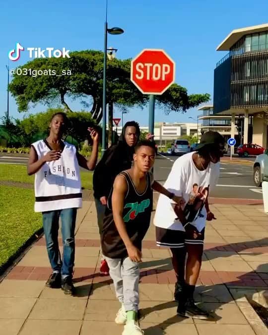 リル・デュヴァルのインスタグラム：「I think my South Africans buddies got some stiff competition 😂😂😂😂😂😂 swipe left」