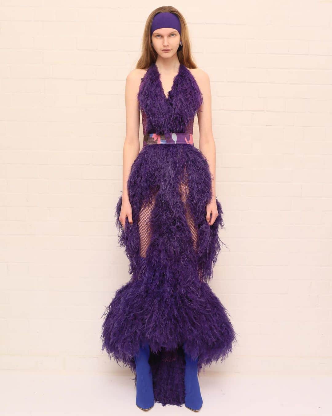 マークファストのインスタグラム：「AW20 feathered fringe dress 💜 📸 @gregmikrut」