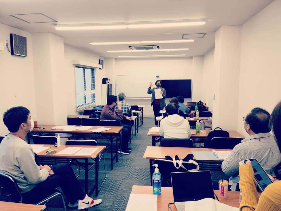 のインスタグラム：「今日は9時～17時まで『レクリエーション介護士1級』のお勉強！介護用語やレク介護短期プラン、長期プランなど学ぶことが沢山あるのです💦  #日々 #勉強 #レクリエーション介護士 #介護レク #介護 #プラン #認知症 #アセスメント #スマイルプラスカンパニー #bbc株式会社#レギュラー #あるある探険隊」