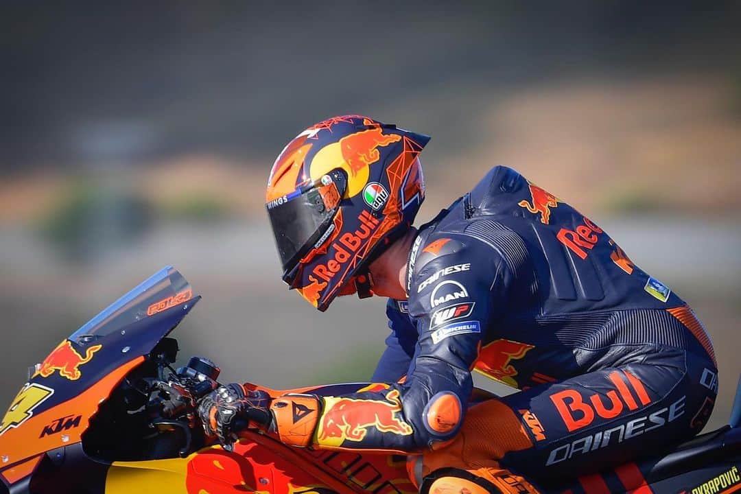 MotoGPさんのインスタグラム写真 - (MotoGPInstagram)「This is @polespargaro's last GP weekend with KTM before moving to @hrc_motogp so he's wearing a special helmet design 🎨 to thank all the KTM family for all their work together! 👏 #SwipeLeft ⬅️ #PortugueseGP 🇵🇹 #MotoGP #PE44」11月22日 0時55分 - motogp