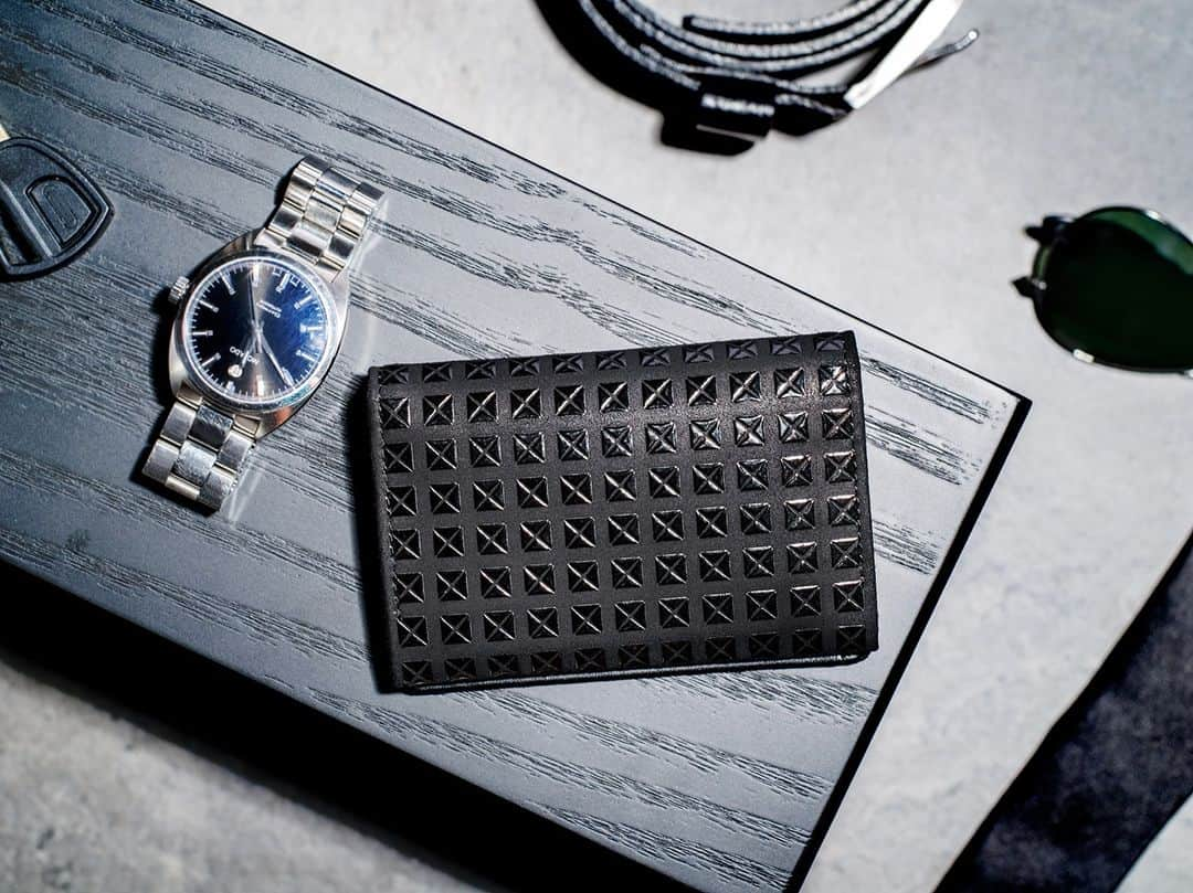 さんのインスタグラム写真 - (Instagram)「Perfect for both Men and Women⁠ Business Card Case in Studs pattern ⁠ Black x Black⁠ .⁠ Now at $87.5 + Free Shipping⁠ .⁠ .⁠ .⁠ ⁠ #leatherwallet #menwallet #womenwallet #professionaloutfit #indenest1582 #instaaccessories ⁠ #OOTD #InstaFashion #walletpattern #handmadewallet ⁠ ⁠#mensfashion⁠ #gentlemanstyle」11月22日 0時55分 - indenest.1582