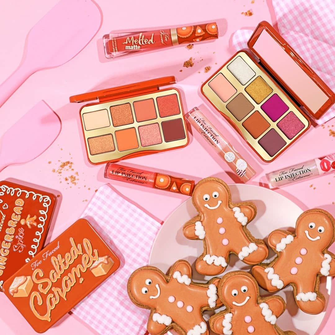 Too Facedのインスタグラム：「Bakeup & makeup with treats that smell as good as they look! 😉 What's your FAVE sweet treat? 🍭Comment via emoji below!  #toofaced」