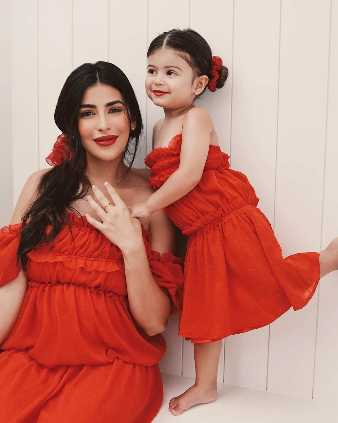 Sazan Hendrixさんのインスタグラム写真 - (Sazan HendrixInstagram)「My teeny.. my tiny.. my teeny teeny tiny..! 💓 Our mommy and me #SazanXWildprimrose hair collection is now in stores only at @walmart!!! 🎉 We shot this a couple of months ago and it was so sweet doing this with my curly haired cutie (and Amari in my belly!) I’ll forever cherish this ❤️ We hope you love the collection just as much as we do! These are just a few pieces and I can’t wait for you to see more 🤗 P.S which pic is killing you the most 🤣💀 @conair @scunci #sazanxconair #sazanxscunci #teenyandme #happyholidays」11月22日 1時01分 - sazan