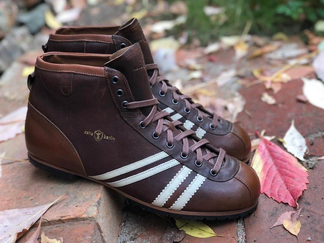のインスタグラム：「New in Store & online Shop !!! Carl Hässner DERBY New Collection AW 20/21 #zehaberlin #zeha #sneakeraddict #sneakers #derby #heritage #fussball #profilsohle #autunnoinverno20202021 #vintagesportswear #soccer #fussbalschuhe #sport #vintagesport #calcio #sport #berlin #pictureoftheday #oldgermanbrand #berlinstyle #shoes #scarpe #wintersneakers #calzature #luxurysneakers #autumnvibes🍁 #autumnleaves #autumn #autumnleaves」