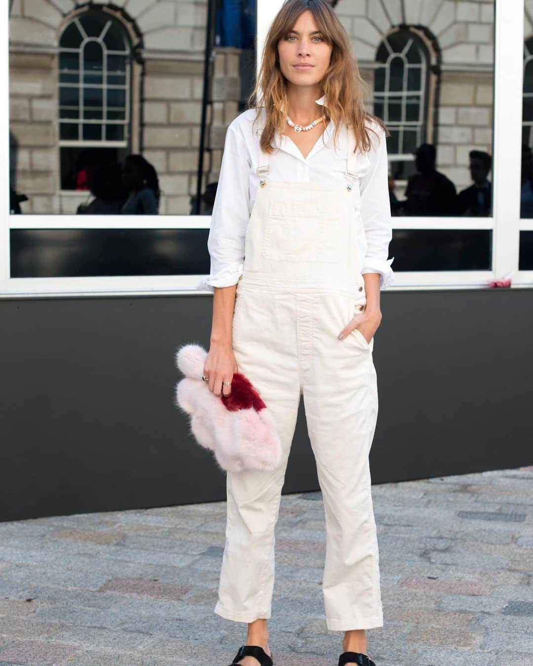 Vogue Australiaさんのインスタグラム写真 - (Vogue AustraliaInstagram)「In a world gone awry, struck by a global pandemic that brought tracksuits and sweats to fashion’s foreground, it is unsurprising that we looked to the past to help us dress for the present. Now, #Lyst’s annual Year in Fashion report has proved we sought comfort in tried-and-tested pieces. Link in bio for the biggest fashion comeback trends of 2020. 📷  Getty Images」11月21日 16時06分 - vogueaustralia