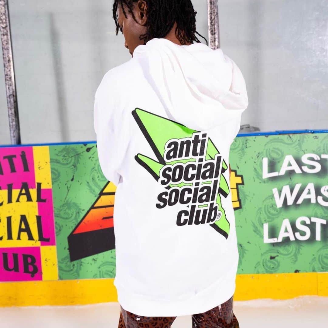 L.H.Pさんのインスタグラム写真 - (L.H.PInstagram)「@antisocialsocialclub Now available in stores. _____________________ #antisocialsocialclub#assc#lhp」11月21日 16時07分 - lhp_official