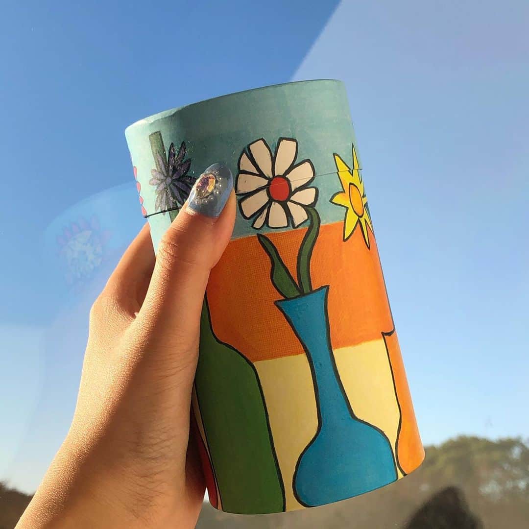 高橋優里花のインスタグラム：「可愛い紅茶を発見っ！🌷  #studiocooca #tea #紅茶　#可愛い　#可愛いイラスト　#花　#フラワー　#ダージリン」