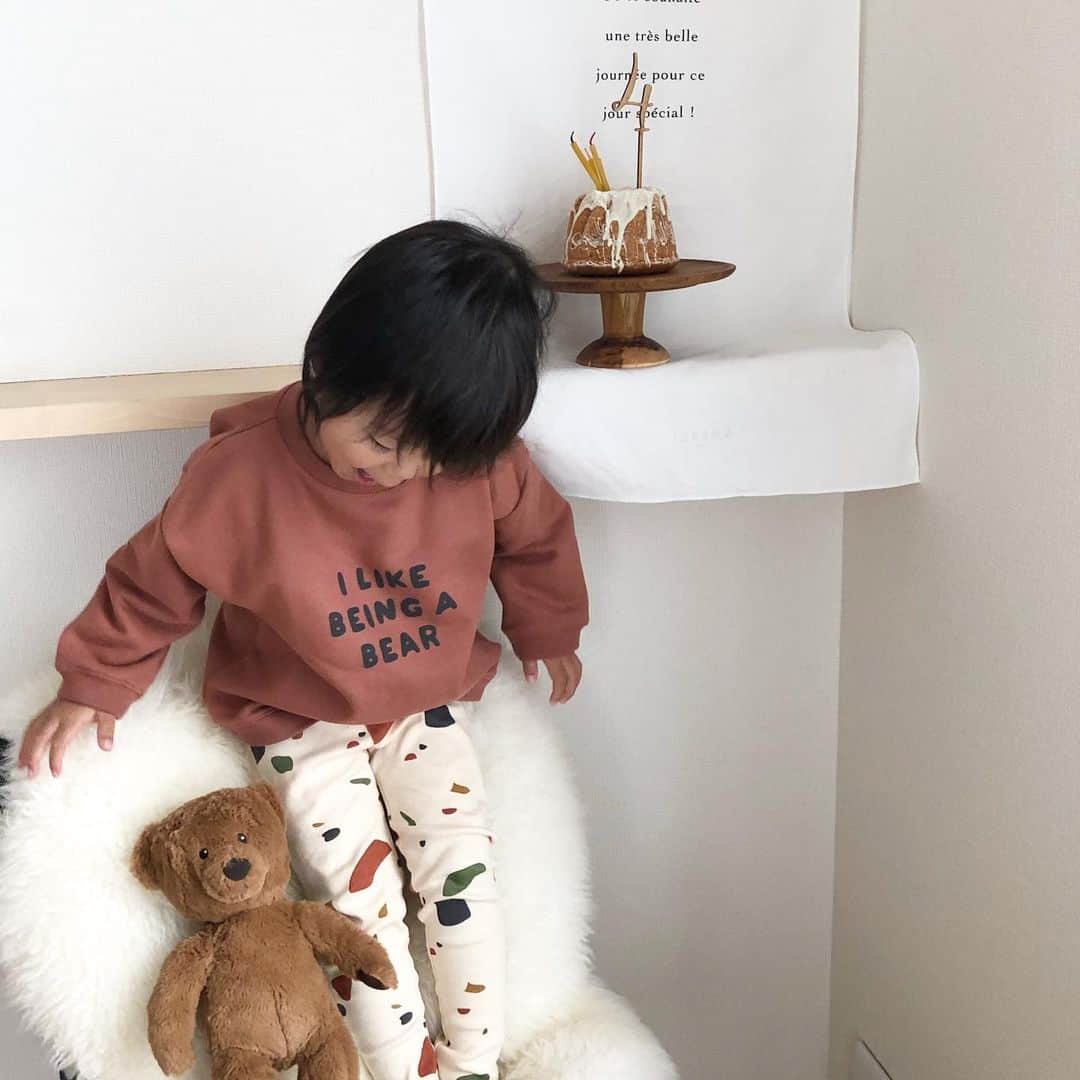 mai_1106のインスタグラム：「2020.11.10 * 4th birthday お気に入り🧸 一緒に撮って！一緒にケーキ食べる！ だって. * 4歳0ヶ月 1461days * * *」