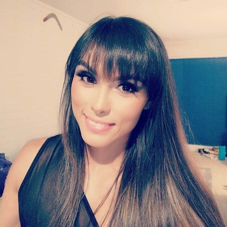 のインスタグラム：「@hannahoartistry coming through with through goods again! Thank you for the makeover. 💕💋  #goingout #nightlife #canberra #makeupartistry #mademynight」