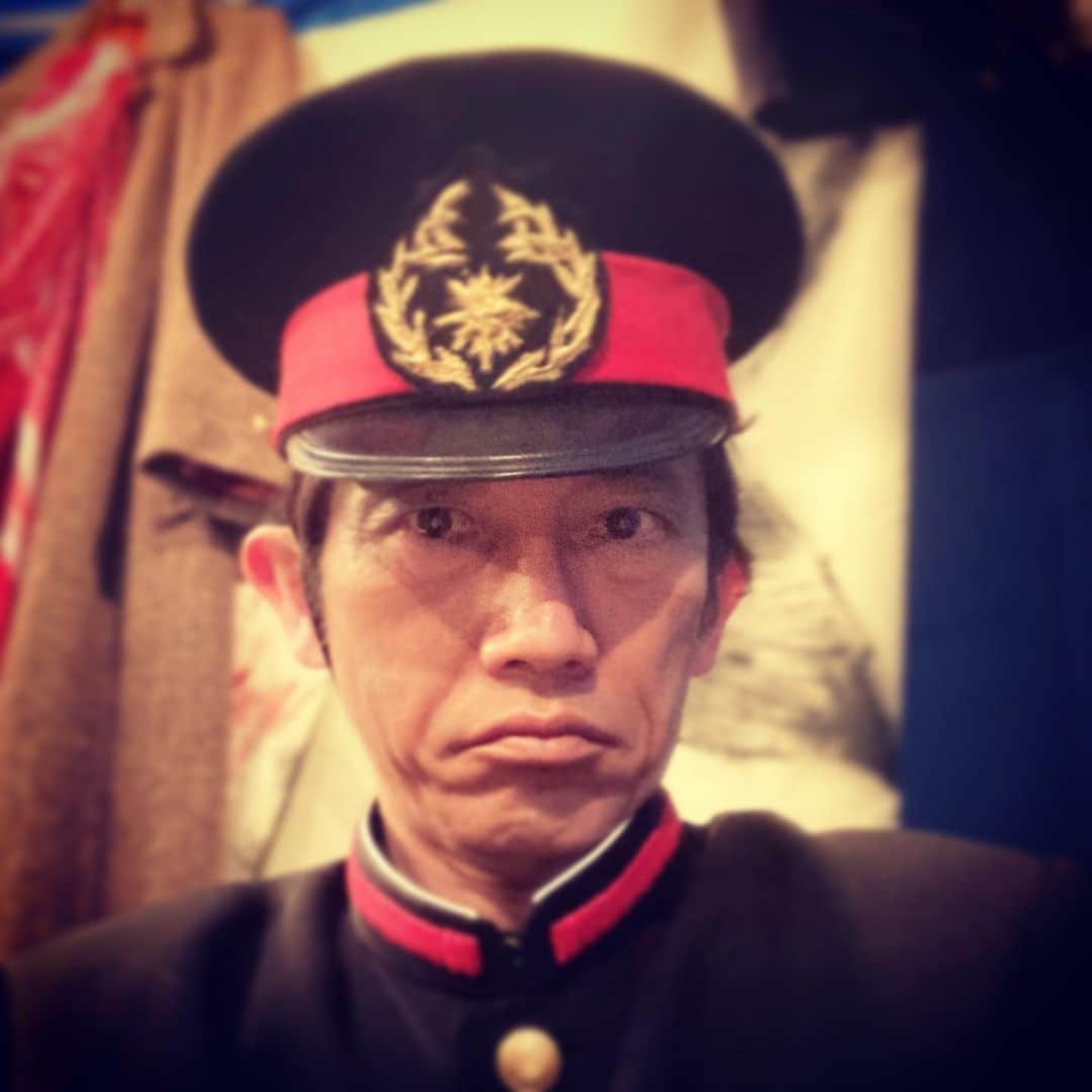 松田洋治のインスタグラム：「「唐版犬狼都市」残り2ステージです。仕込みからここまで雨知らズでやってこれました。バラシ完了までこのままいける事を切に願います。 #唐版犬狼都市 #下北沢空き地」