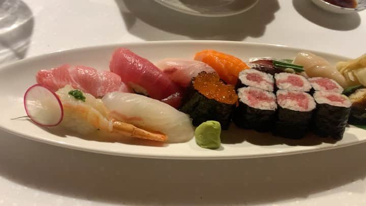 小池絵未のインスタグラム：「Congratulations Kumiさん🎊 Wasabi Bistro @wasabibistrosushi  is re-open today😊🙆‍♀️ Must try their sushi 😍 by Celebrity -sushi chef Mr.Ono 🤩  お店をレノベーションして、和さびが再オープンしました🤩 お寿司がとっても美味しいです！！ワイキキの超おすすめレストランです♪  #ハワイ #ハワイ大好き #hawaiilife  #waikiki #wasabibistro #和さび #sushi #ハワイ旅行　#ハワイ生活　#hawaiifoodie #ハワイ好きな人と繋がりたい #hawaii #nobu」